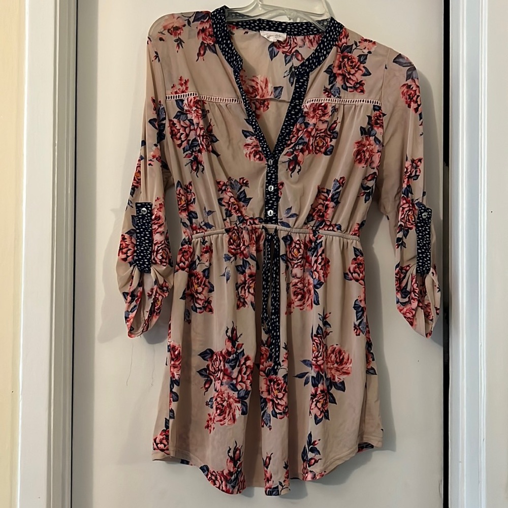 very chic color combination, starchy blouse . see through. maternity